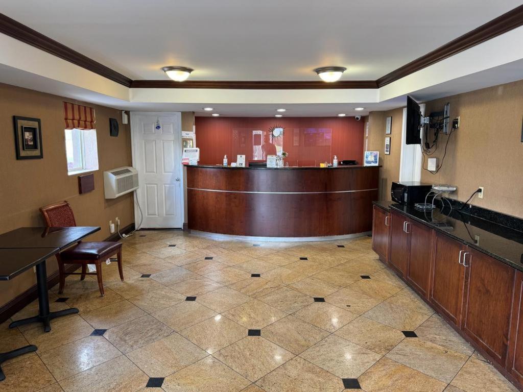 Heritage Inn Милледжвилл Экстерьер фото