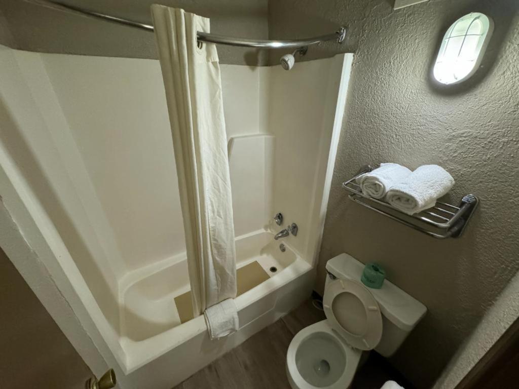 Heritage Inn Милледжвилл Экстерьер фото